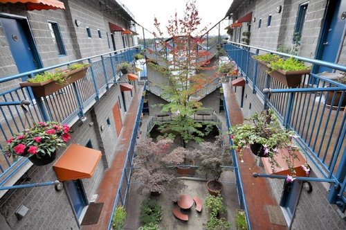 2001 Wall St Courtyard