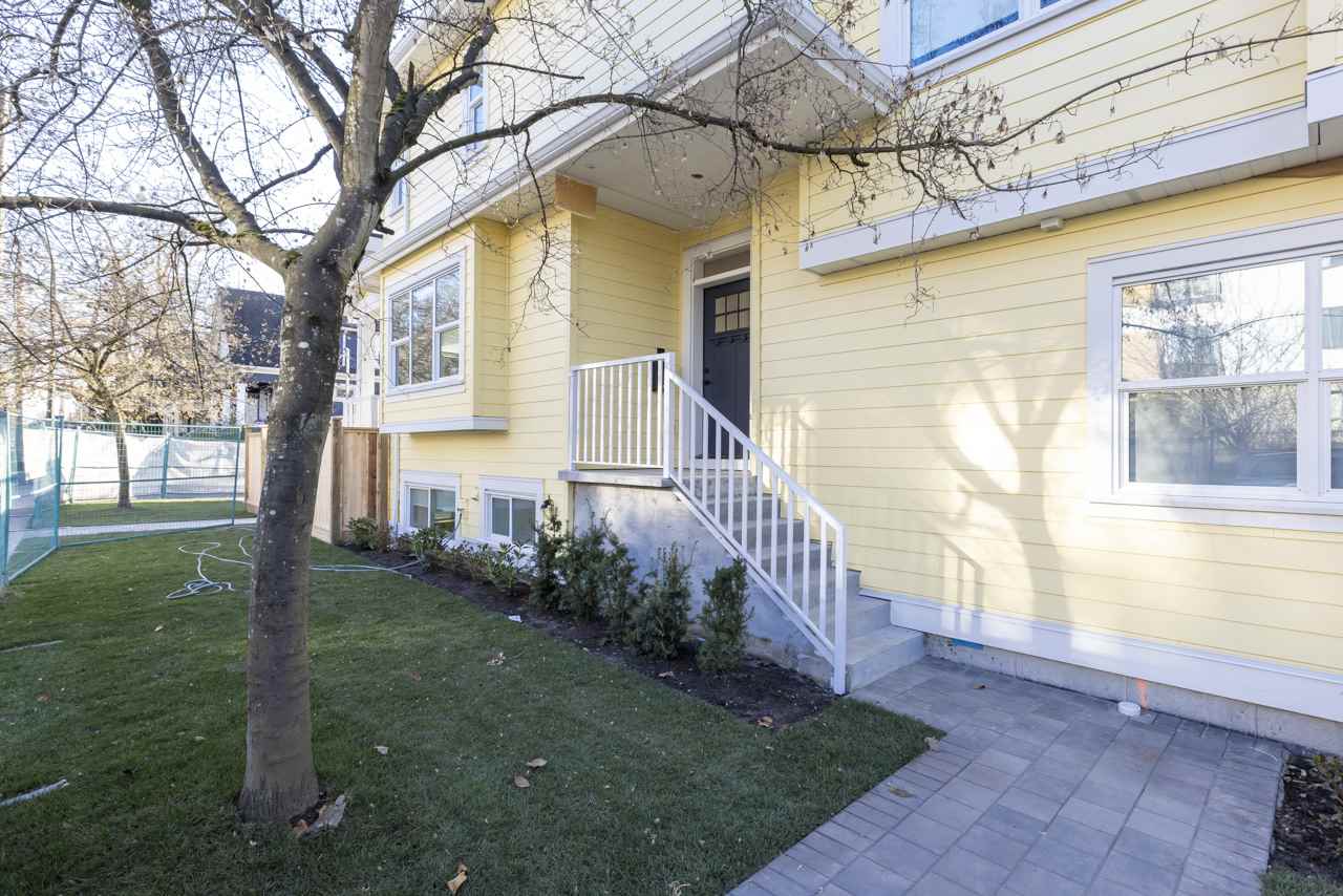 1315 salsbury modern duplex vancouver yard