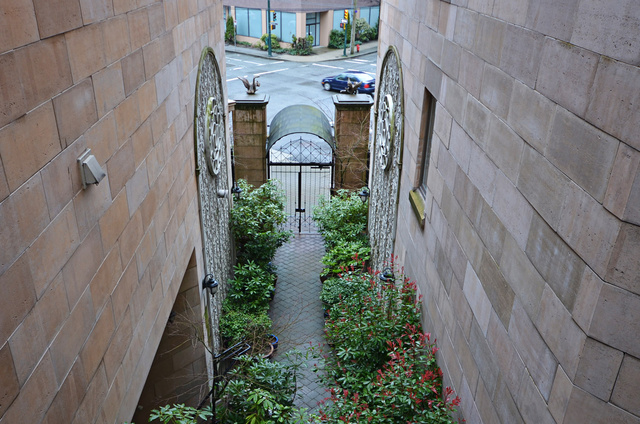 courtyard yaletown photo