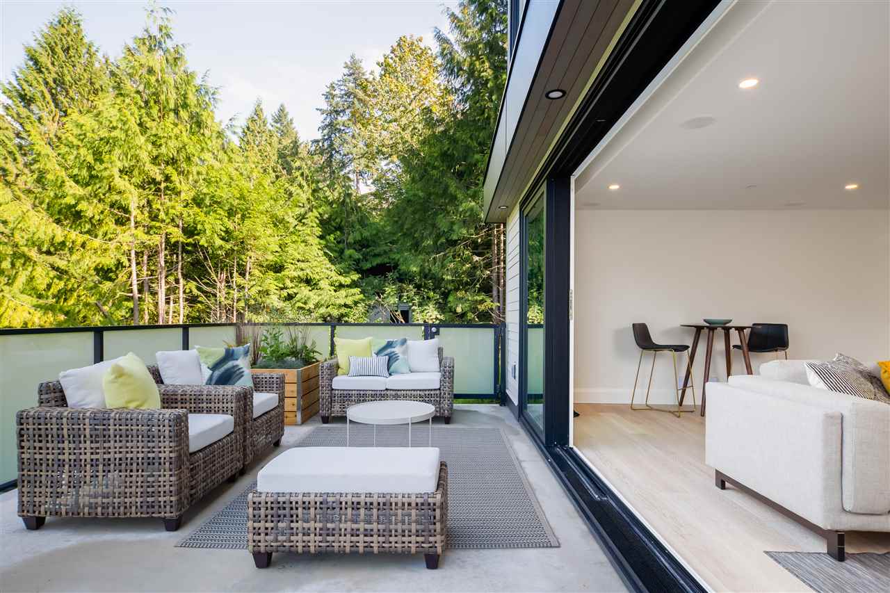 Indoor-outdoor Eagle Harbour Modern West Vancouver Home sold by Paul Albrighton