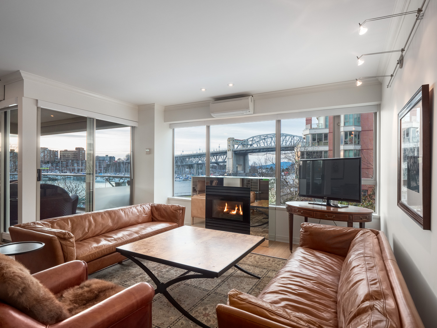 Waterfront Vancouver Condo  1600 hornby street web 4