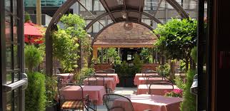 il giardino courtyard