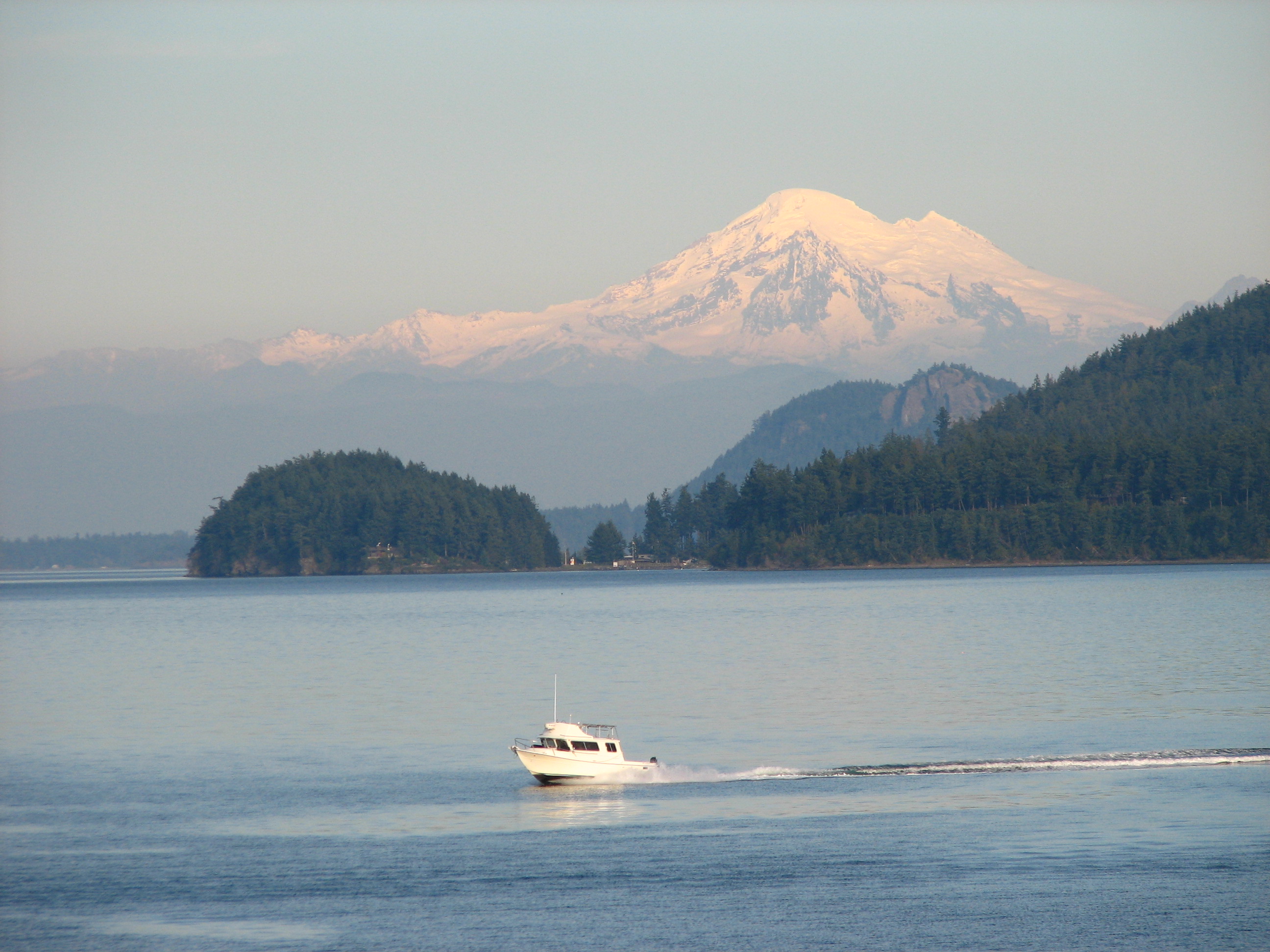 Mt Baker SJ boating scene 5929